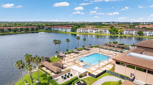 Residential complexes in Pembroke Pines, Broward County