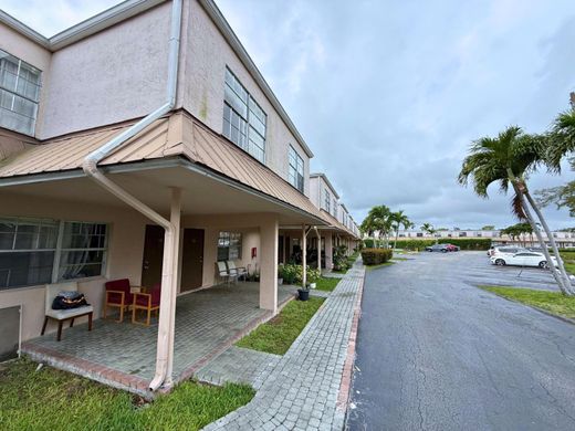 Residential complexes in Oakland Park, Broward County