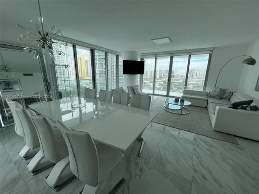 Sunny Isles Beach, Miami-Dade Countyのアパートメント・コンプレックス