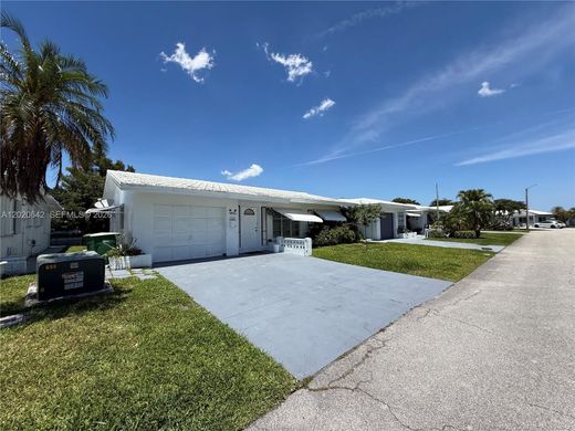 Villa - Tamarac, Broward County