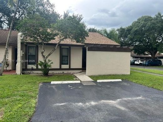 Townhouse in Pembroke Pines, Broward County