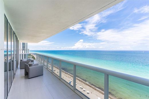 Residential complexes in Hallandale, Broward County