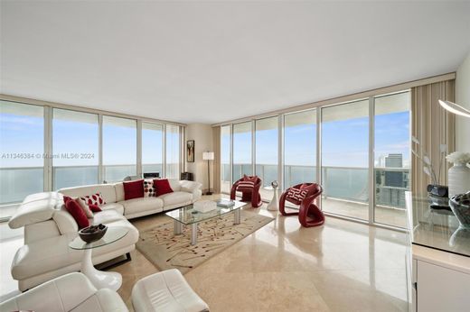 Residential complexes in Hallandale, Broward County