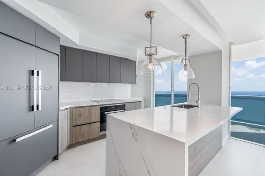 Residential complexes in Miami Beach, Miami-Dade