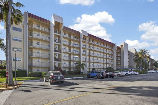 Residential complexes in Lake Worth, Palm Beach