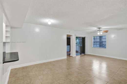 マイアミ, Miami-Dade Countyのアパートメント・コンプレックス