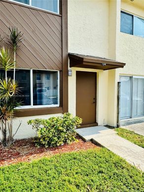 Townhouse - Margate, Broward County