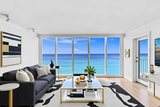 Residential complexes in Boca Raton, Palm Beach