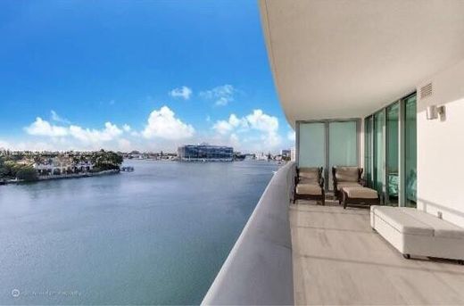 Residential complexes in Miami Beach, Miami-Dade