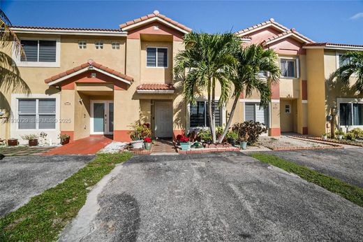 Townhouse in Miami Gardens, Miami-Dade