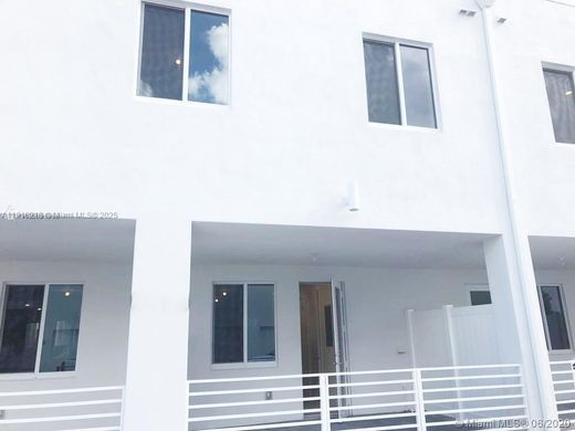 Doral, Miami-Dade Countyのアパートメント・コンプレックス