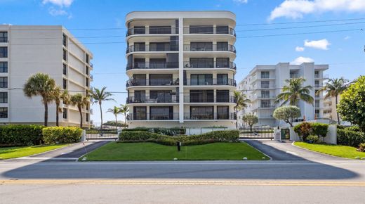 Residential complexes in South Palm Beach, Palm Beach