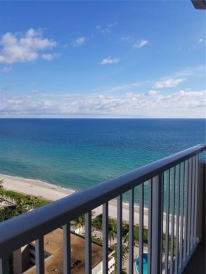 Hallandale Beach, Broward Countyのアパートメント・コンプレックス