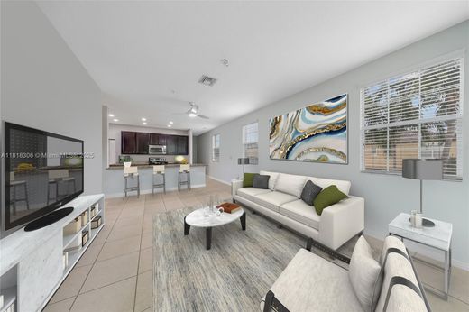 Townhouse - Pembroke Pines, Broward County