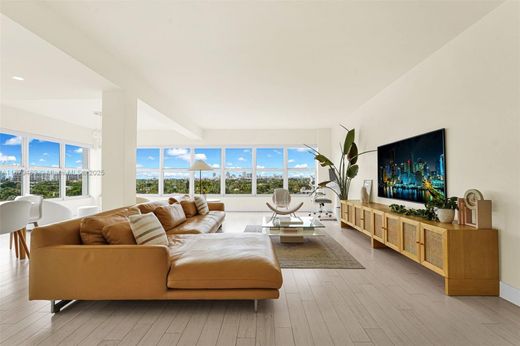 Complexes résidentiels à Bay Harbor Islands, Comté de Miami-Dade