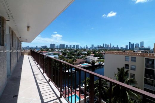 Residential complexes in North Miami Beach, Miami-Dade