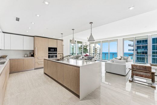 Residential complexes in Palm Beach Shores, Palm Beach