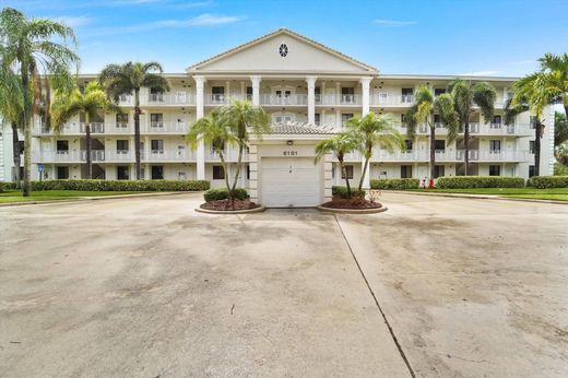 Residential complexes in Boca Raton, Palm Beach