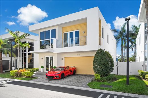Villa - Doral, Miami-Dade County