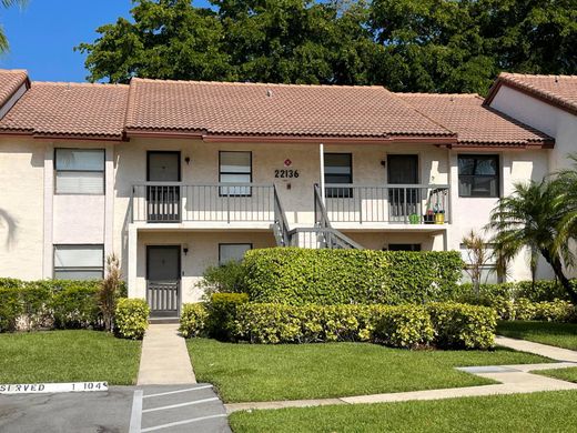 Residential complexes in Boca Raton, Palm Beach