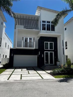 Villa - Doral, Miami-Dade County