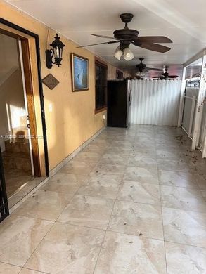 Townhouse in Hialeah, Miami-Dade