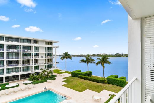 Residential complexes in Palm Beach, Florida