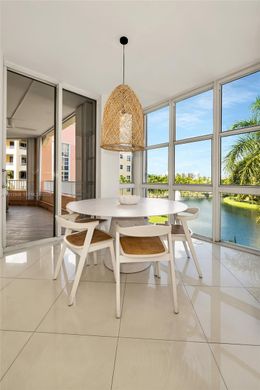 Komplex apartman Key Biscayne, Miami-Dade County