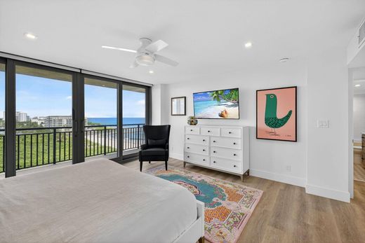 Residential complexes in Boca Raton, Palm Beach