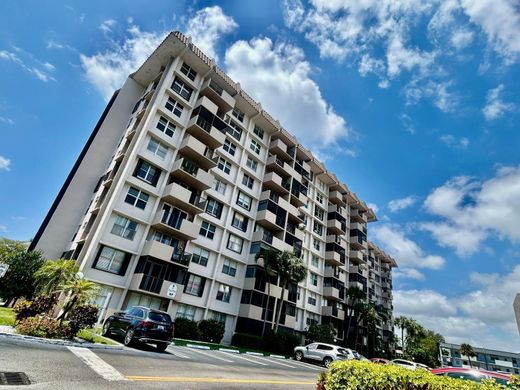 Residential complexes in Pompano Beach, Broward County