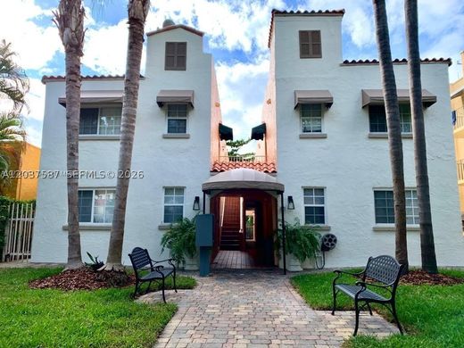 Residential complexes in Coral Gables, Miami-Dade