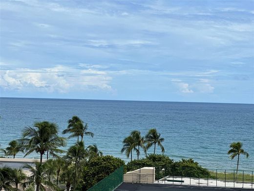 Residential complexes in Lauderdale by the sea, Broward County
