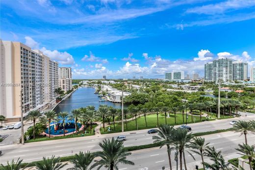 Complexes résidentiels à Sunny Isles Beach, Comté de Miami-Dade