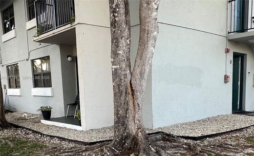 Жилой комплекс, Hialeah, Miami-Dade County