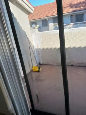 公寓楼  Coral Springs, Broward County