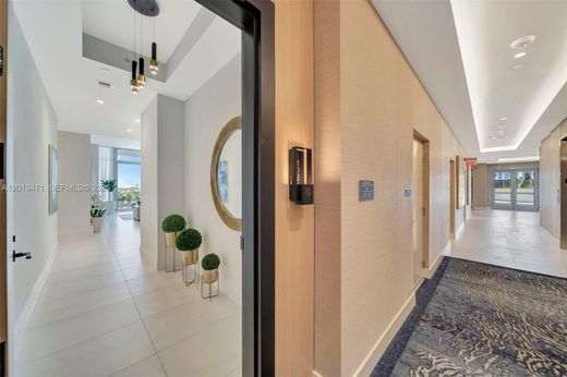 Residential complexes in Fort Lauderdale, Broward County