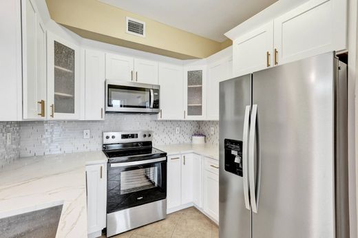 Residential complexes in West Palm Beach, Palm Beach