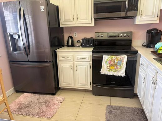 Residential complexes in Coconut Creek, Broward County