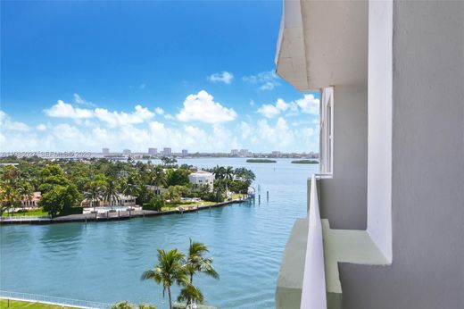 Residential complexes in Bay Harbor Islands, Miami-Dade