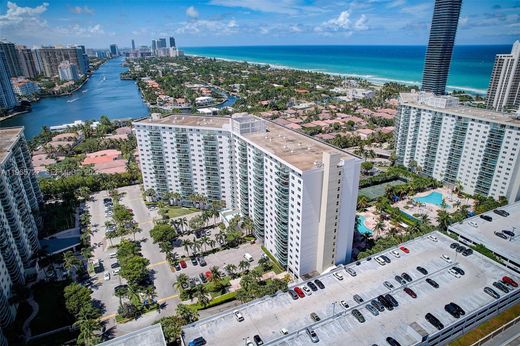 Residential complexes in Sunny Isles Beach, Miami-Dade