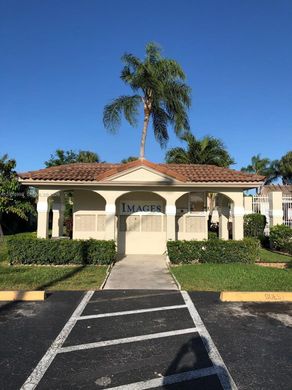 Residential complexes in Pembroke Pines, Broward County