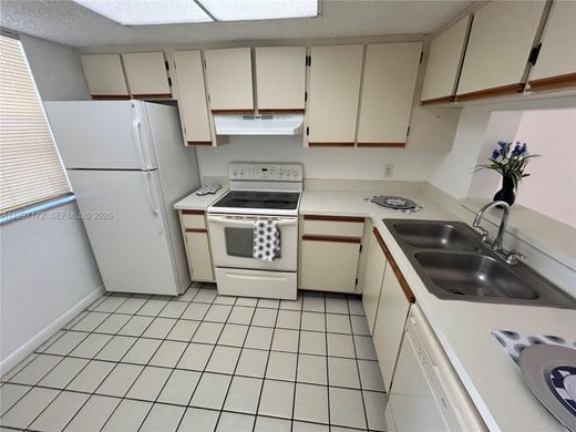 Residential complexes in Fort Lauderdale, Broward County