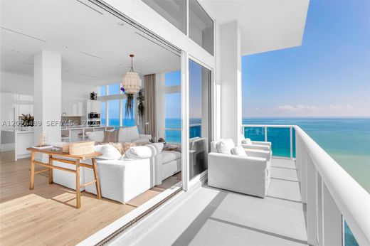 Residential complexes in Miami Beach, Miami-Dade
