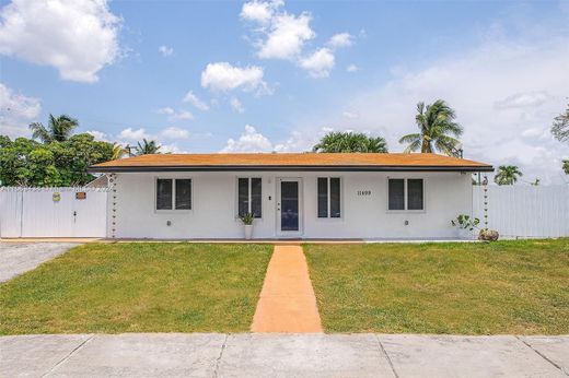 Villa in South Miami Heights, Miami-Dade