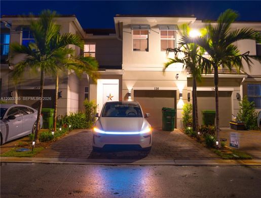 Townhouse in Pembroke Pines, Broward County