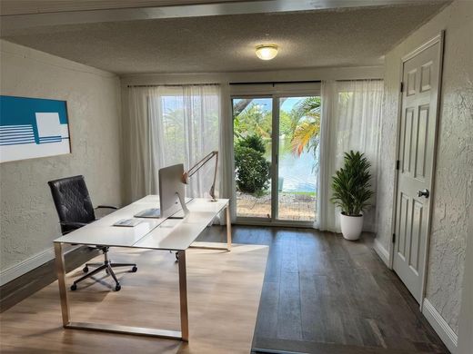 Townhouse in Coconut Creek, Broward County