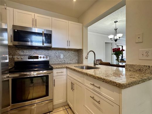 マイアミ, Miami-Dade Countyのアパートメント・コンプレックス