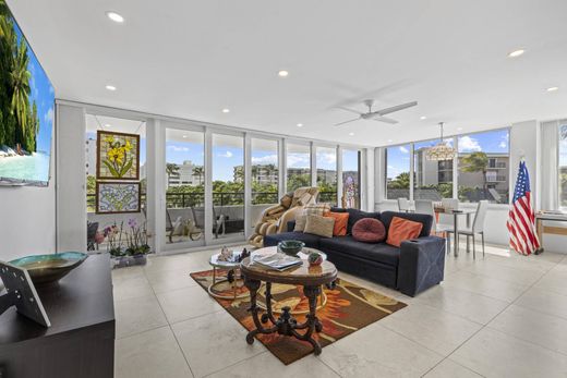 Residential complexes in South Palm Beach, Palm Beach