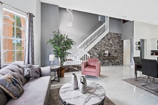 Villa - Pembroke Pines, Broward County