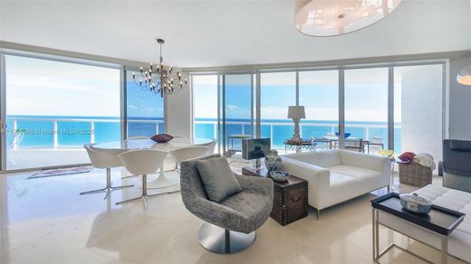 Sunny Isles Beach, Miami-Dade Countyのアパートメント・コンプレックス